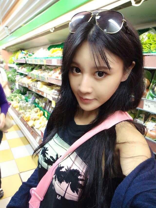 樊玲火辣现身遭索吻大曝光