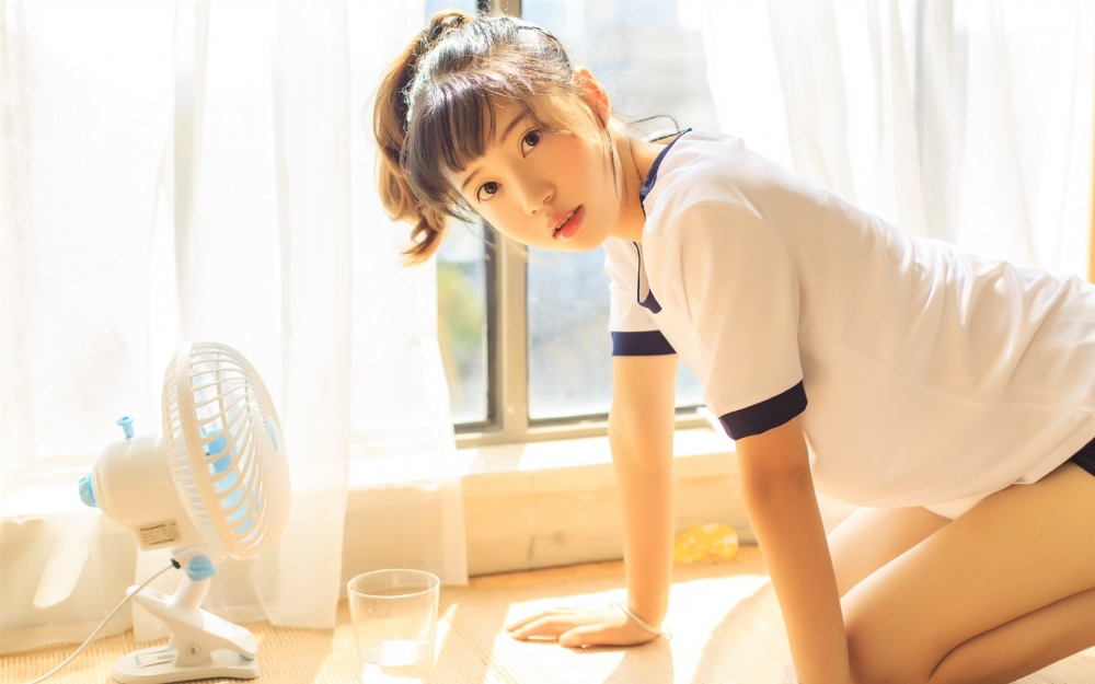 清纯美女唯美桌面壁纸图片