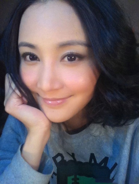 小清新女生张歆艺搞怪生活照