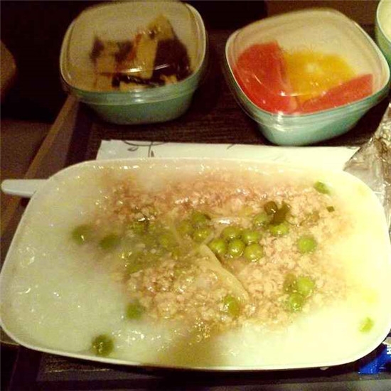 十种最难下咽的飞机餐 你碰到过吗