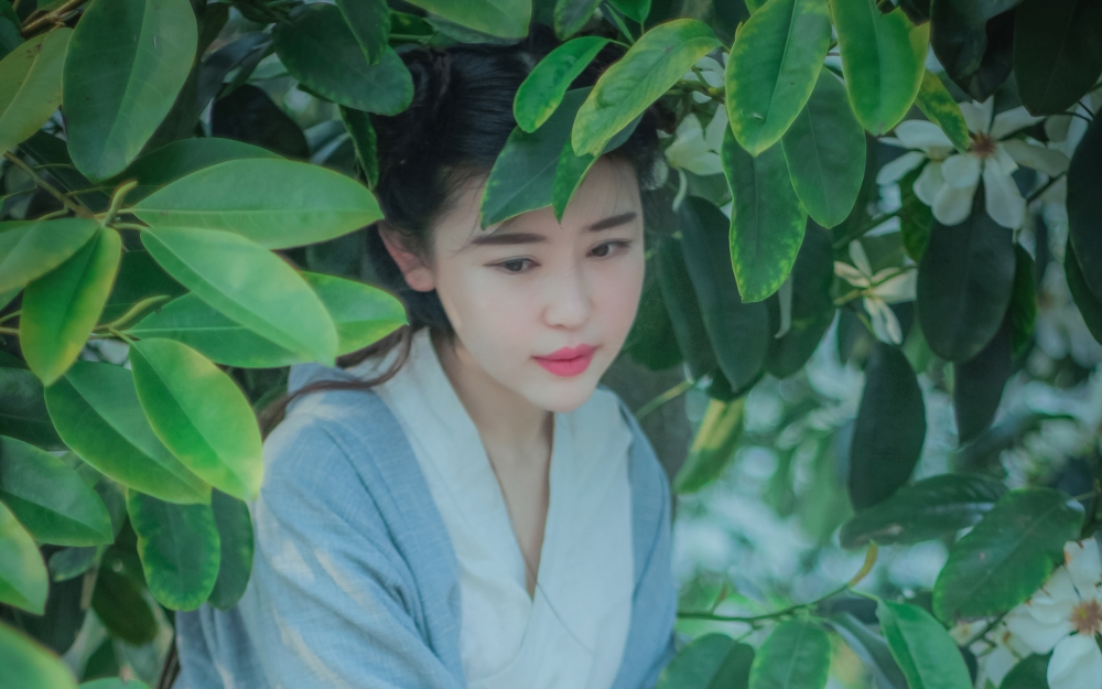 深山含笑 小清新汉服美女户外唯美写真电脑高清桌面图片