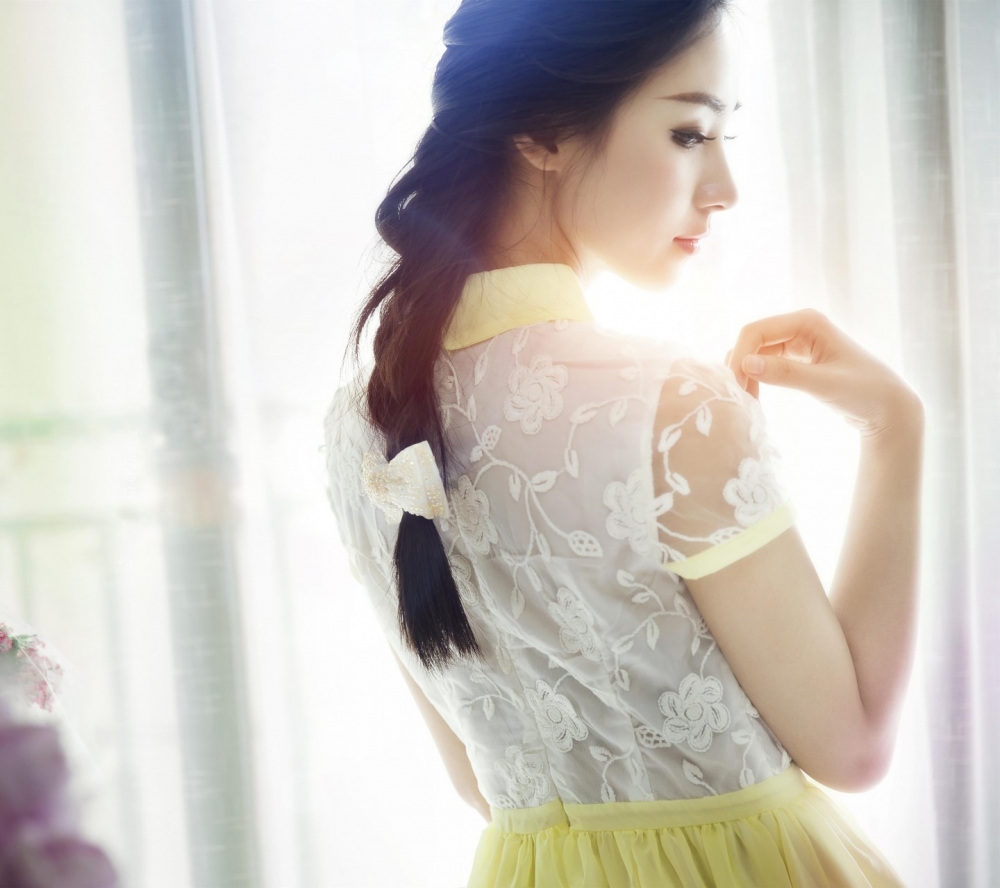 精选唯美清新的长发白衣美女图片手机壁纸第二辑