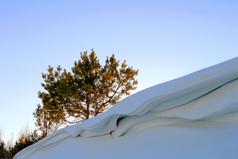 白色的雪舌雪景图片