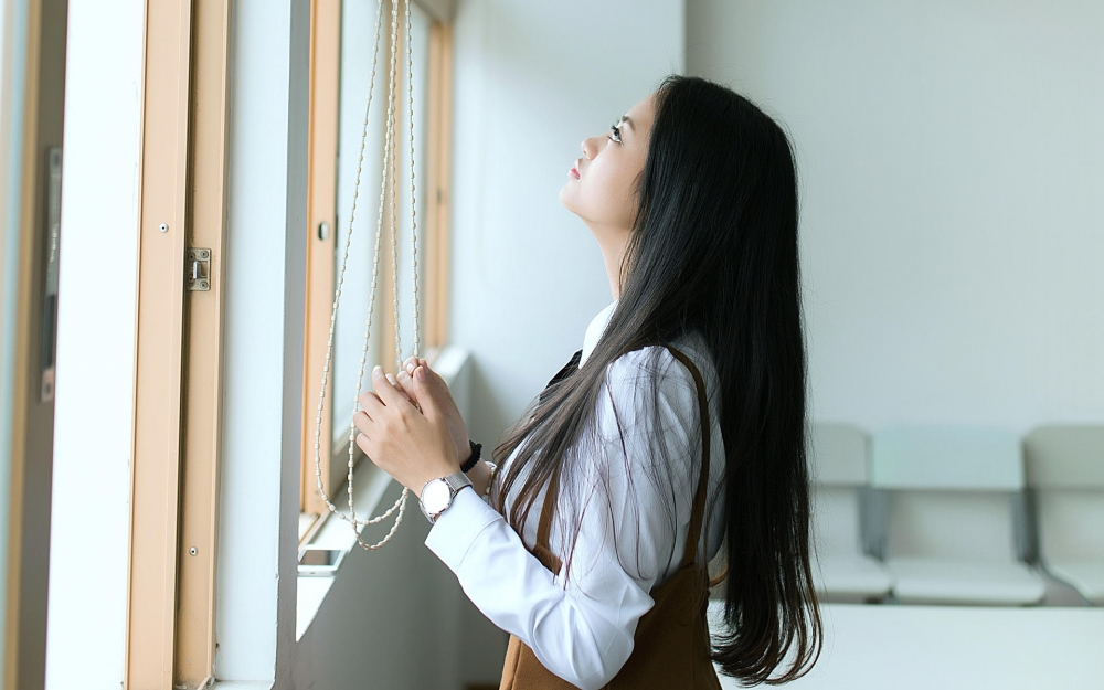 校园可爱美女闺蜜高清宽屏壁纸