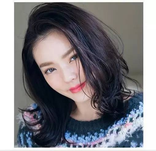 适合方脸妹子的大侧分发型　修脸型显气质