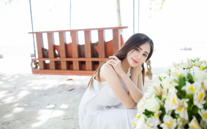 清新白皙美女内衣个人写真桌面壁纸