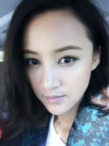 小清新女生张歆艺搞怪生活照