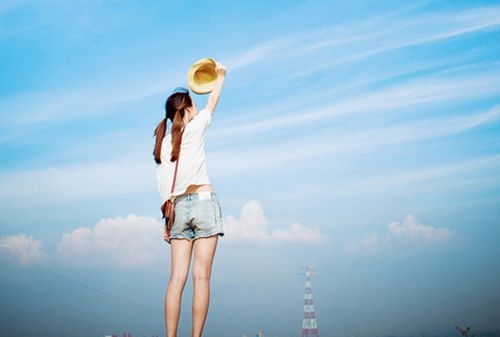 热爱生命的人是幸福的 意境女生图片