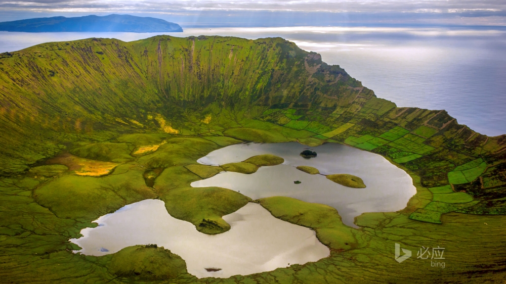 葡萄牙科尔沃岛火山口风景桌面壁纸