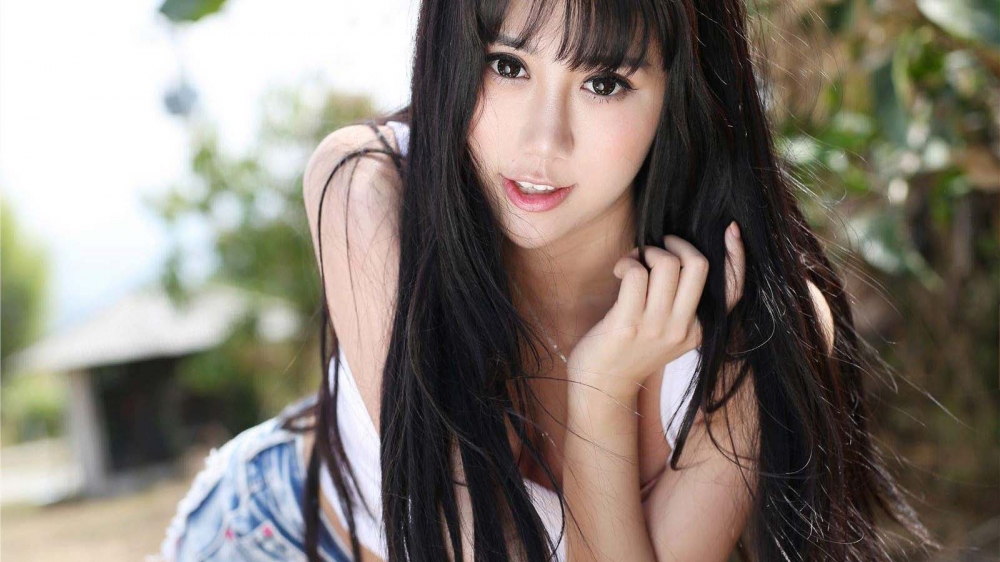 嫩模杨晓青儿夏日清凉户外性感写真壁纸