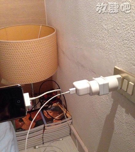 一个澳大利亚游客在意大利给手机充电有多周折，你造吗？