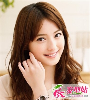 长发女生时尚气质发型图片 展女生清新时尚美