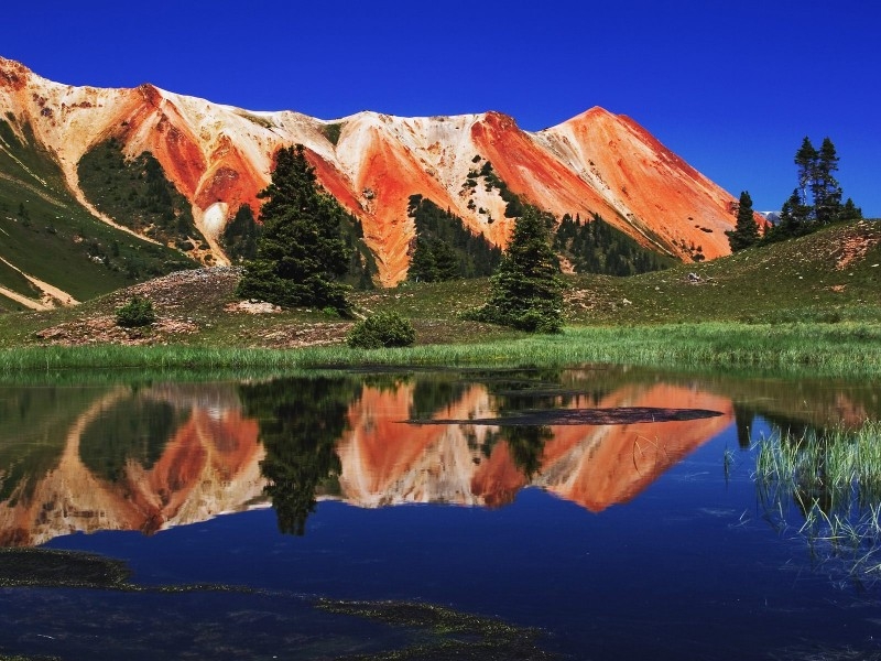 幽静美丽的湖面景观图片