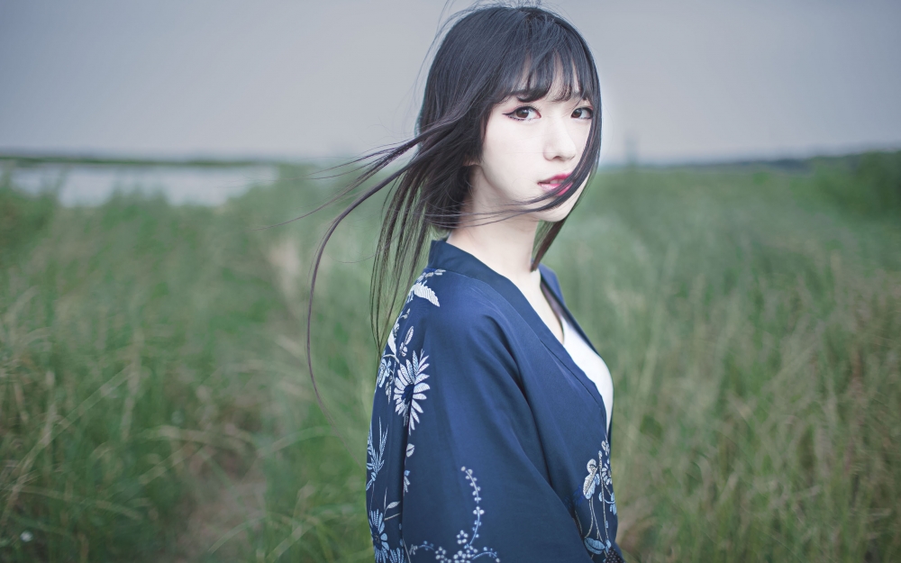 和服美女户外清新感伤写真图片壁纸
