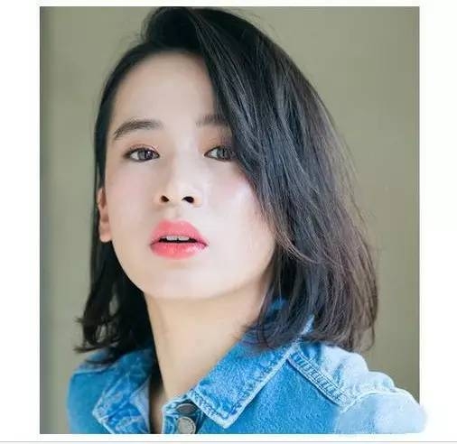 适合方脸妹子的大侧分发型　修脸型显气质