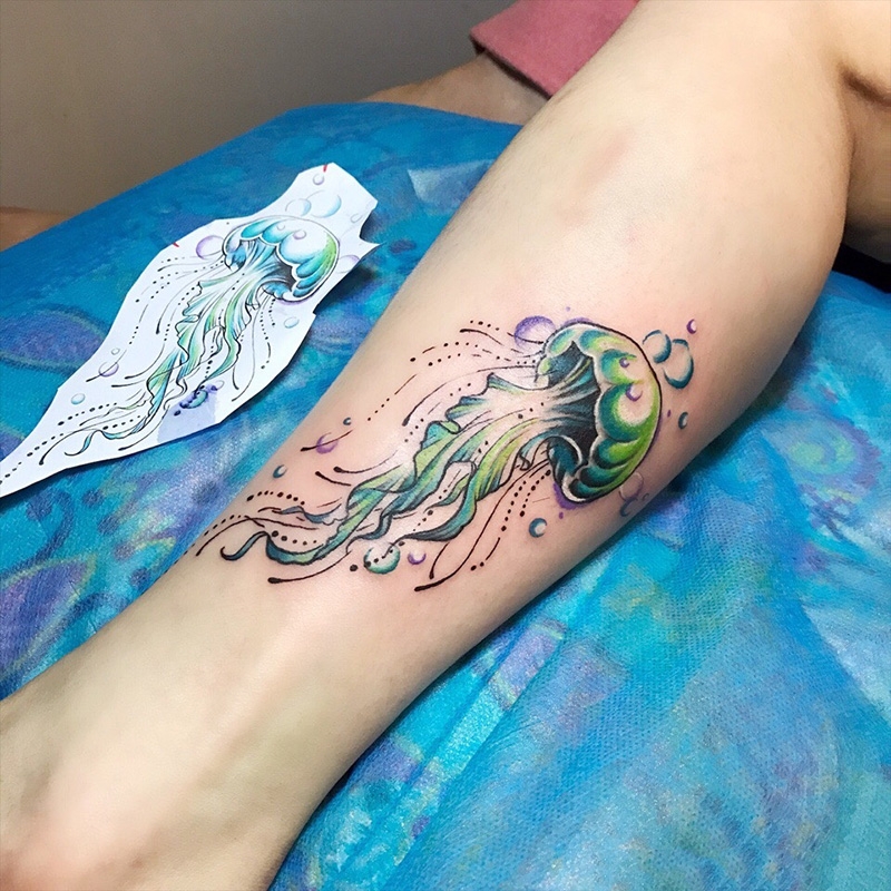 水中精灵，小腿水母彩绘纹身