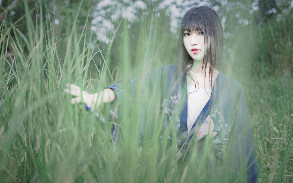 和服美女户外清新感伤写真图片壁纸