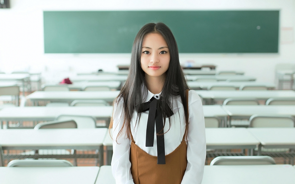 校园可爱美女闺蜜高清宽屏壁纸
