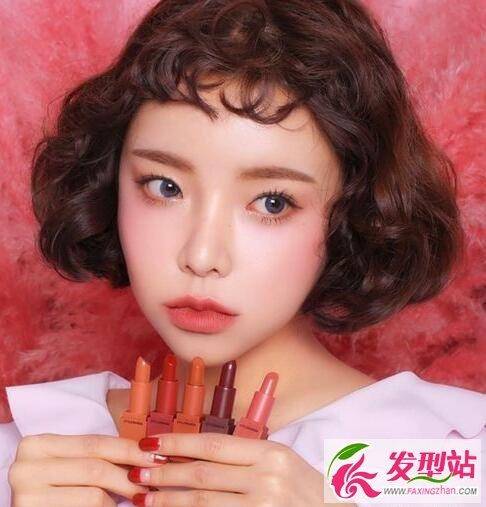 女生流行什么样的卷发  蓬松小卷势头猛！