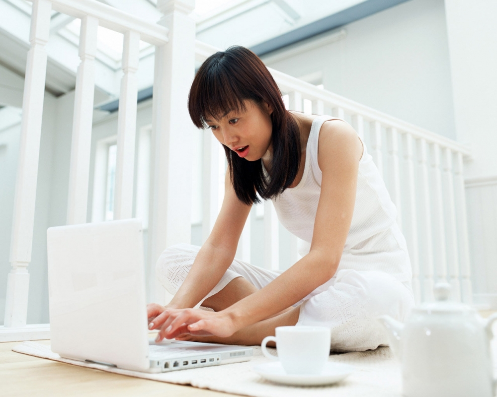 美女摄影桌面壁纸之居家美女写真