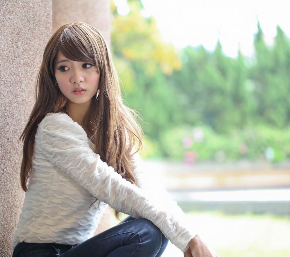 精选唯美清新的长发白衣美女图片手机壁纸第二辑
