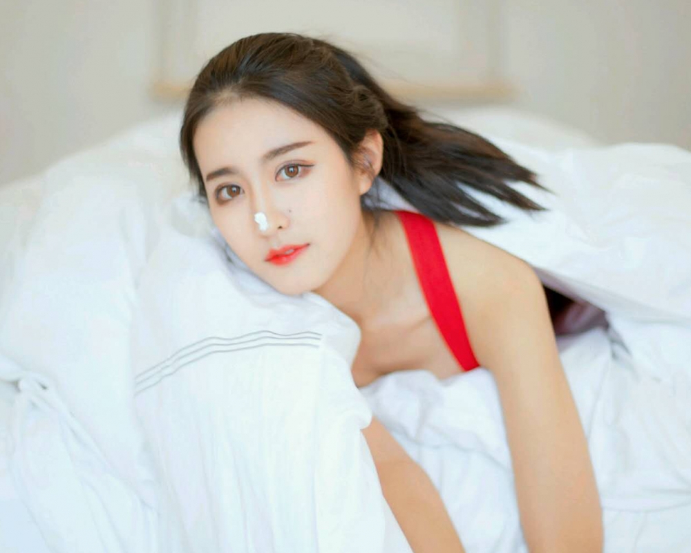 清纯养眼的美女甜美写真图片桌面壁纸