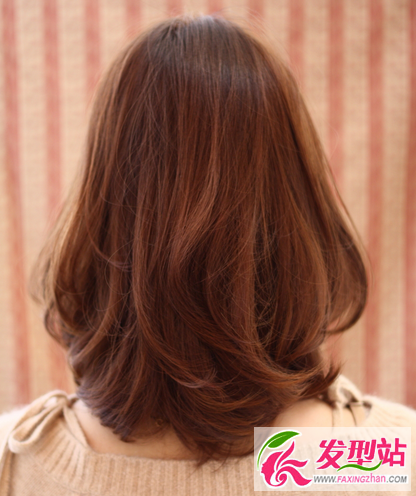 流行韩式梨花头卷发 女生显瘦梨花头烫卷发