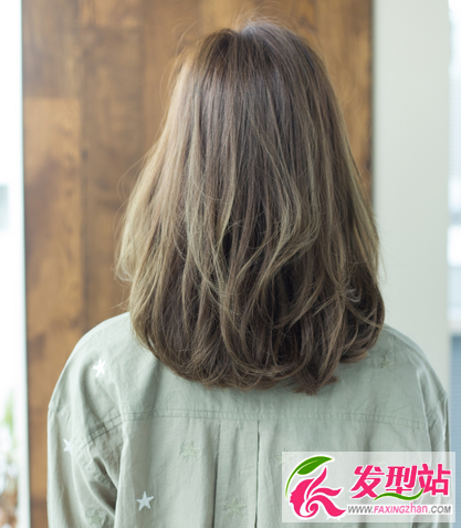 流行韩式梨花头卷发 女生显瘦梨花头烫卷发