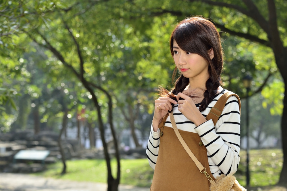 清纯美少女张嘉庭户外摄影桌面壁纸