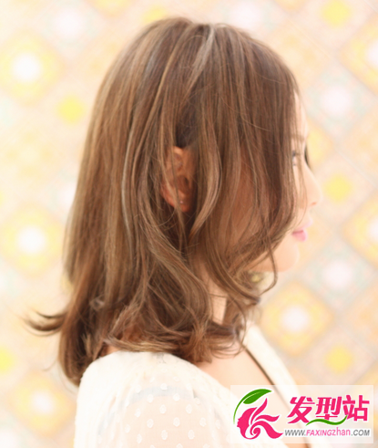 流行韩式梨花头卷发 女生显瘦梨花头烫卷发