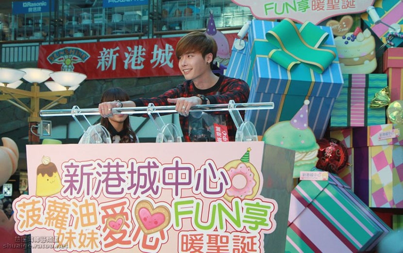 李钟硕抓朴信惠内衣，李钟硕出席香港圣诞亮灯仪式