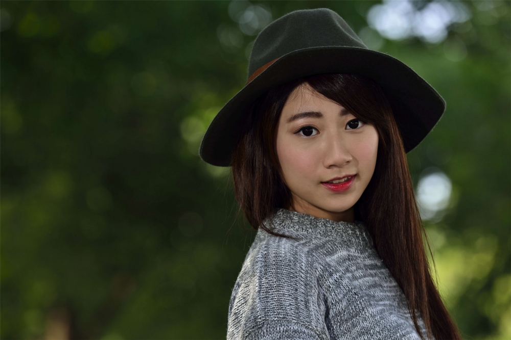 清纯美少女张嘉庭户外摄影桌面壁纸