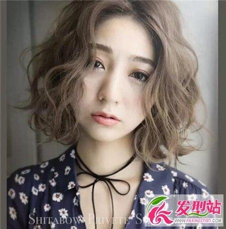 正流行的“美人烫”发型  最新时尚显瘦烫发