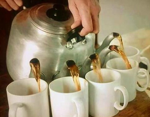 所以喝个茶还得凑够五个人？