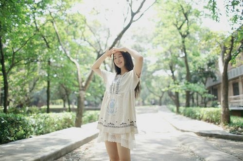 热爱生命的人是幸福的 意境女生图片