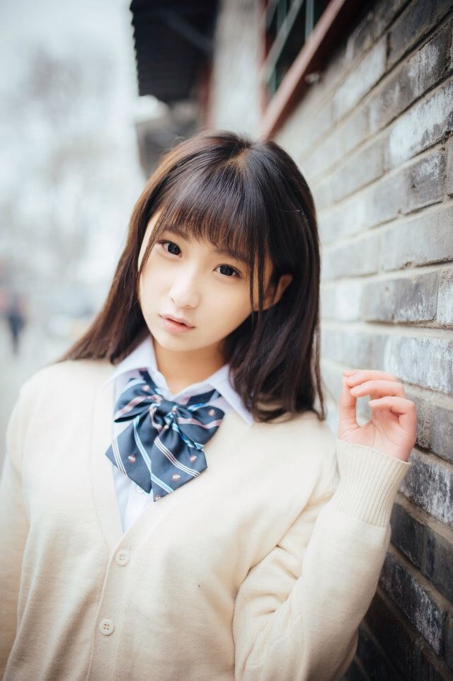 戚蓝尹小清新写真延颈秀项