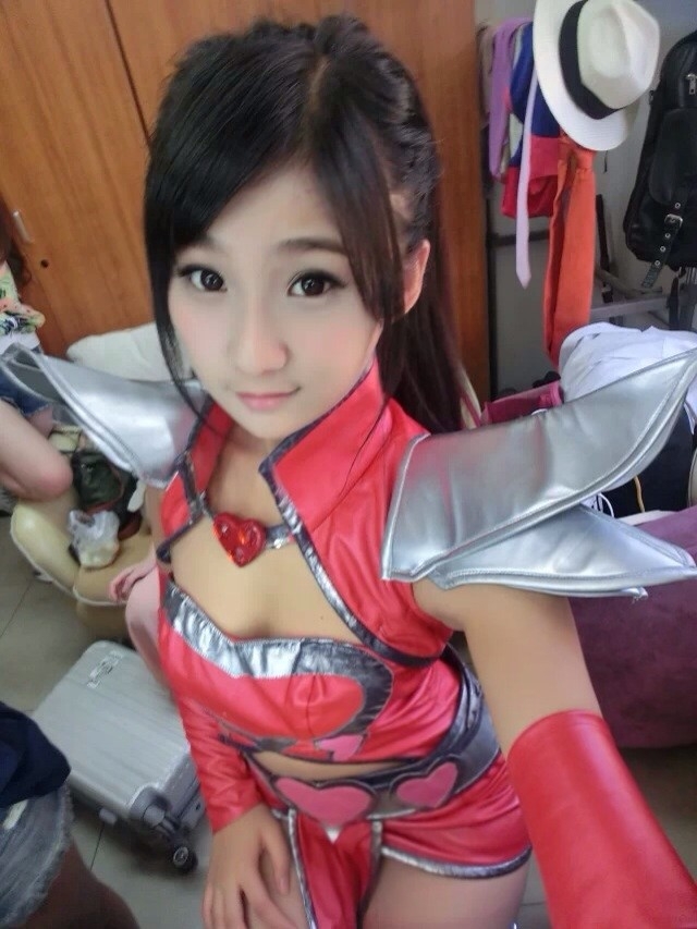 美女戚蓝尹化身为美少女自拍