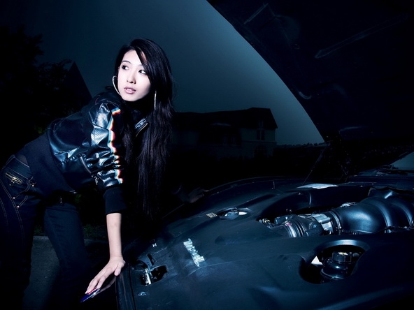 玛莎拉蒂3200GT与美女模特壁纸 1600x1200【10】