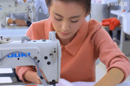 漂亮的服装厂女工