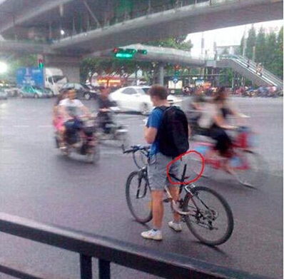 小哥此刻内心是茫然的