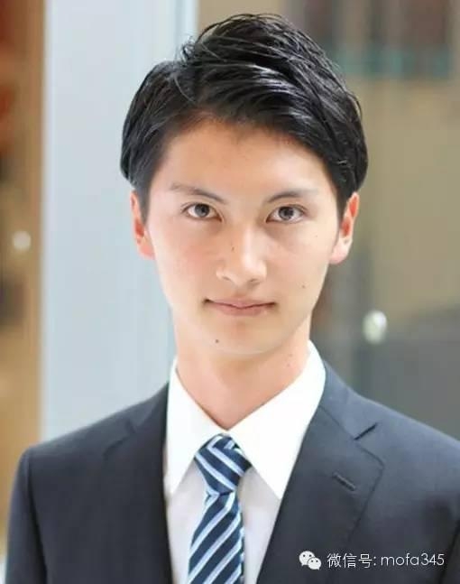 男士穿西装适合什么发型 纹理烫短发精神帅气