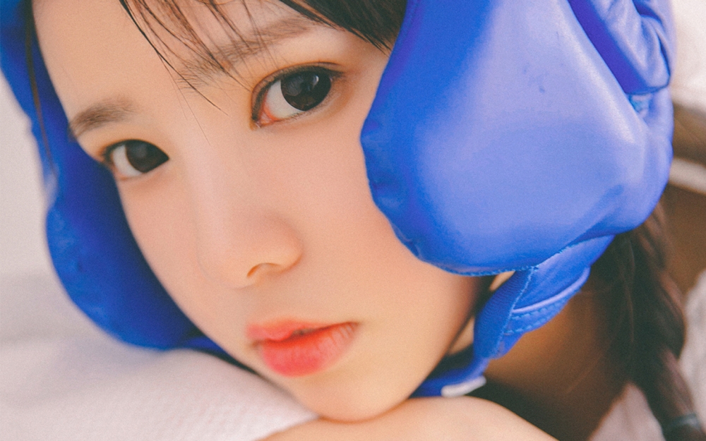 甜美气质运动美女唯美高清桌面壁纸