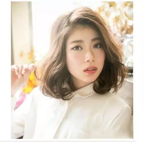 适合方脸妹子的大侧分发型　修脸型显气质