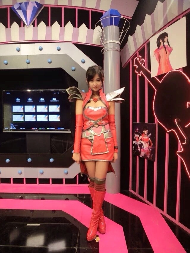 美女戚蓝尹化身为美少女自拍