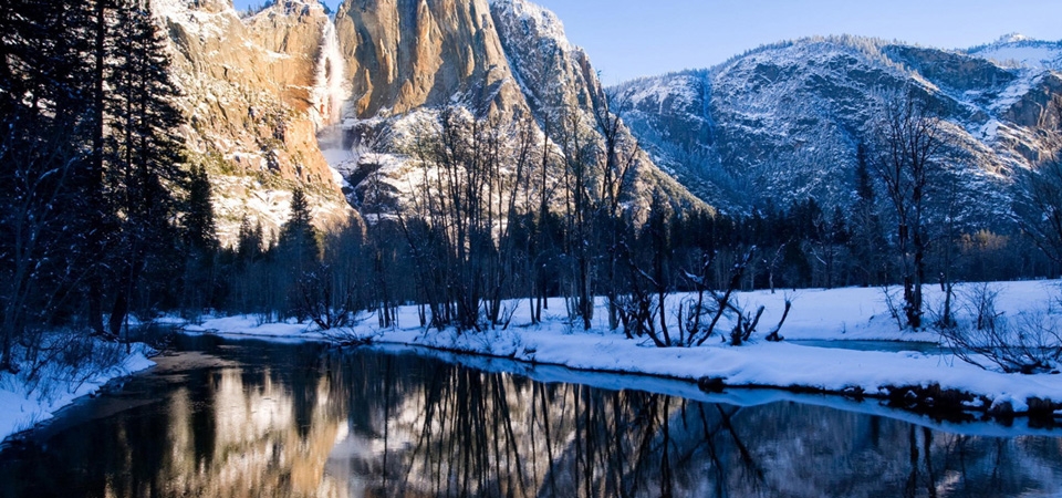 山区,冬天,雪,森林,树木,溪流,山水倒映,风景壁纸