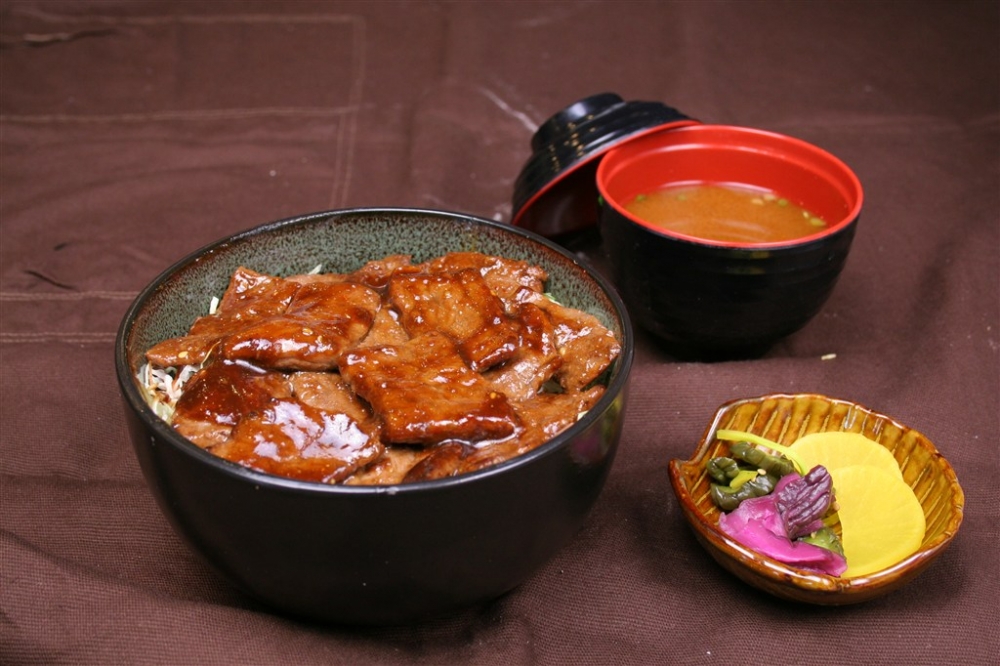 焼肉盖饭　牛肉日式韩式美食素材图片