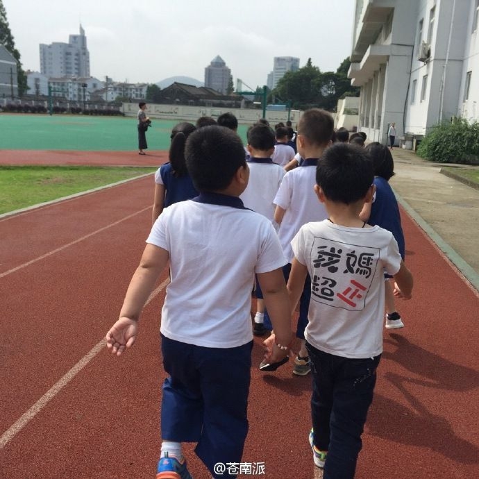 哈哈哈喜欢这样的妈妈
