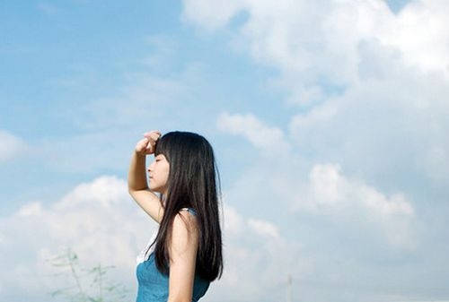 热爱生命的人是幸福的 意境女生图片