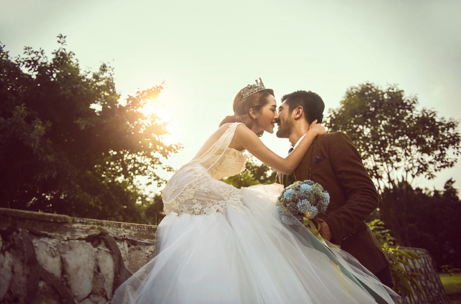 阳光下的婚礼 婚纱照