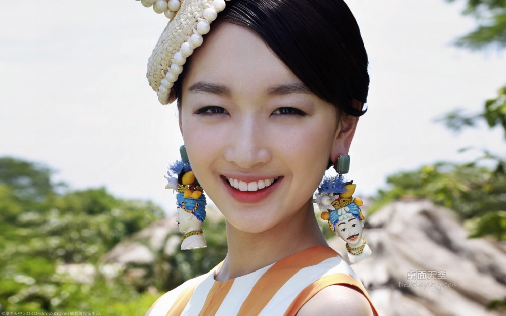 清纯谋女郎周冬雨小清新气质养眼写真桌面壁纸